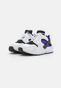 Nike Sportswear AIR HUARACHE - Sapatilhas - white/black/electro purple