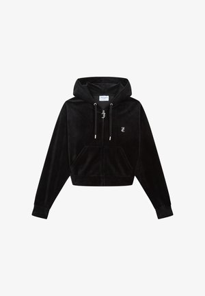 Cappuccio nero a cropped in morbido velluto, con zip frontale, coulisse regolabili con punte in argento e tasca kangaroo frontale.