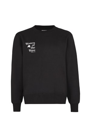 Zwarte crewneck sweatshirt met een witte grafische print op de linkerborst met de tekst "Women of the Wave" en de merknaam "O'Neill."