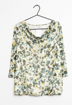 Florales Oberteil mit Wasserfallausschnitt, 3/4-Ärmeln, aus leichtem Stoff in Grün-, Gelb- und Grautönen, mit fließendem Design.