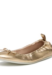 Ballerines dorées avec une finition métallique lisse, bout rond, tige élastiquée et petit nœud décoratif à l'avant.