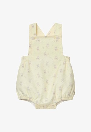 Barboteuse jaune pâle pour bébé avec bretelles ajustables, motif lapin et hochet, et fermetures à boutons aux épaules et à l'entrejambe.
