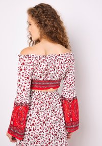 Apricot SARASA FLORAL CROPPED MILKMAID - Blus - white red