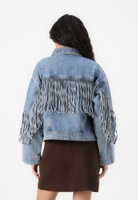 YAS YASAIKO FRINGE JACKET - Džinsinis švarkelis - medium blue denim