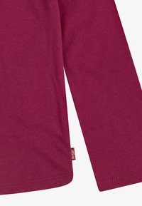 Levi's® ROSE BATWING FILLS TEE - Topper langermet - classic red plum
