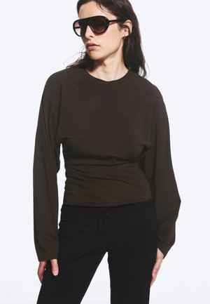 Weekday, RUCHED LONGSLEEVE DRAPE - T-shirt à manches longues - brown dark