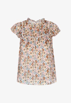 Krótki rękaw bluzki z lekkiego materiału z wielokolorowym wzorem geometrycznym w odcieniach różowego, pomarańczowego i zielonego. Faluje szczegół przy dekolcie.
