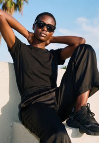 Urban Classics Stoffhose - black