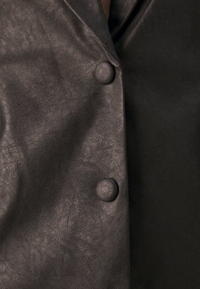 DESIGNERS REMIX MAYA - Veste en similicuir - black