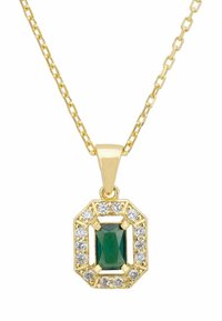 Collana d'oro con una pietra verde tagliata a smeraldo in forma ottagonale circondata da gemme trasparenti, attaccata a una delicata catena.
