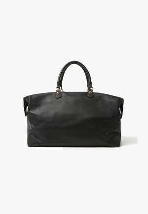 Sac de voyage en cuir noir texturé avec deux poignées arrondies et des garnitures dorées, sur fond blanc.