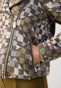 Scotch & Soda QUILTED BIKER JACKET - Lett jakke - multicolor