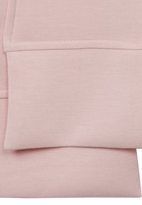 Helles rosa Sweatshirt-Material mit glatter Textur und gerippten Bündchen, feinen Nähten und einem umgeschlagenen Saum.