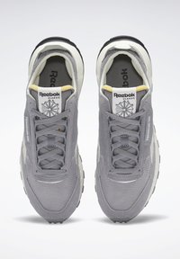 Reebok Classic CLASSIC LEGACY UNISEX - Sportcipő - mgh solid grey/pure grey/chalk