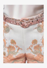 Non sélectionné, beige
