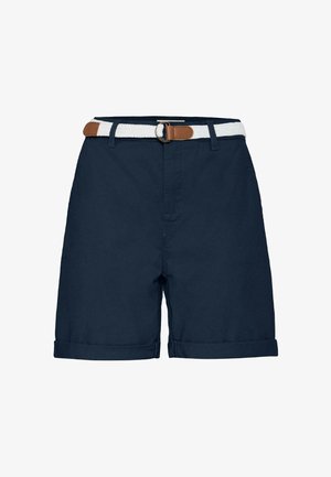 Marineblå skræddersyede shorts med opsmøgede kanter, der har et hvidt vævet bælte med brune læderdetaljer og en metal spænde.