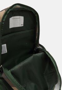 The North Face COURT JESTER UNISEX - Rucksack - utility brown/pine needle/black
