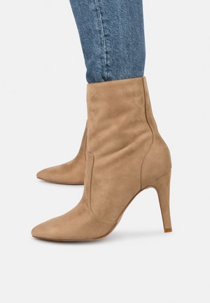 TAVERNE MET HAK - Enkellaarsjes met hoge hak - sand