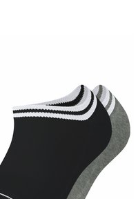Zwei Paar Knöchelsocken: ein schwarzes Paar mit weißen und grauen Streifen und ein graues Paar, beide mit einem gerippten Muster und aus weichem Material.