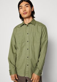 Esprit SOLID SHIRT REGULAR FIT - Marškiniai - light khaki