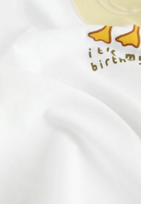 Unselected, white birthday duck