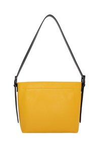 Gul læderhåndtaske med en glat tekstur, rektangulær form og en sort justerbar rem. Har minimalistisk design og rene linjer.