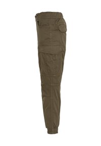 Pantalones cargo en verde oliva, con cintura elástica, múltiples bolsillos y un diseño de pierna entallada con puños fruncidos en los tobillos.