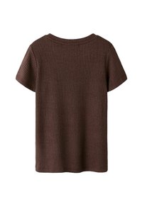 Brązowy prążkowany t-shirt z krótkim rękawem, z okrągłym dekoltem i miękką fakturą, o prostym kroju i subtelnym połysku tkaniny.