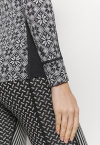 Kari Traa ROSE HOOD - Džemperis - black