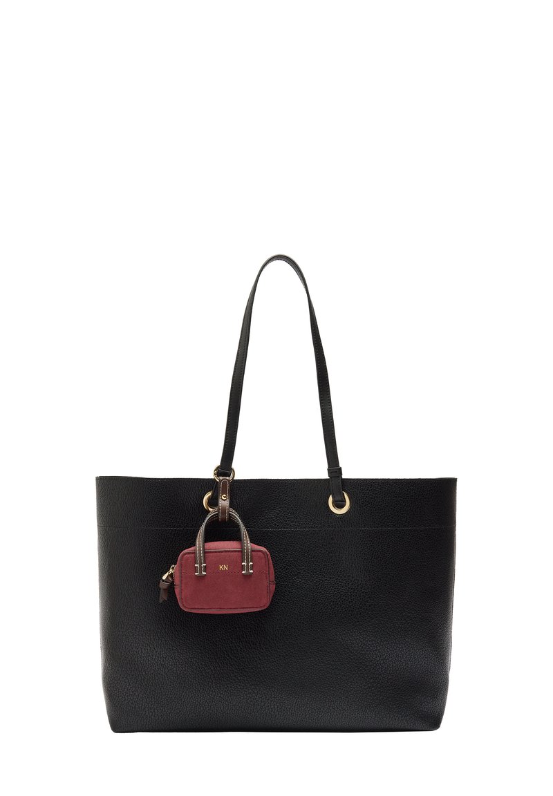 Czarna skórzana torba tote o teksturowanej powierzchni, z dwiema ramiączkami oraz mniejszą bordową saszetką przymocowaną złotymi elementami.