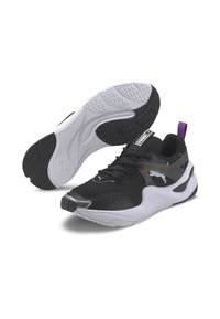 Svarta atletiska skor med nät- och syntetmaterial, framträdande vit mellansula, texturerad yttersula och lila detaljer på tungan och logotypen.