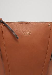 LYDC London Borsa a mano - cognac