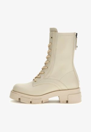 Beige Leder-Stiefeletten mit Schnürfront, seitlichem Reißverschluss, robuster Sohle und gesteppten Akzenten, mit einer strukturierten Silhouette und mittlerer Höhe.