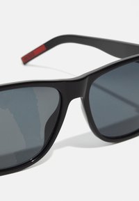 HUGO Solbriller - black