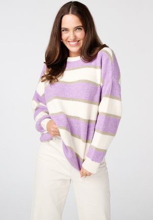 Lichtgewicht trui in crèmekleur, lavendel en gouden strepen. Beschikt over een ontspannen pasvorm, ribbelstructuur en brede manchetten.