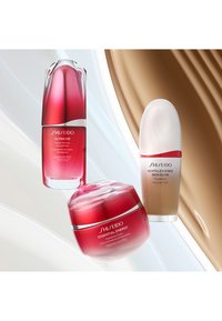 Shiseido REVITALESSENCE SKIN GLOW FOUNDATION SPF30 - Foundation - henna