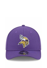 Cappello viola con design strutturato e visiera piatta. Presenta un logo ricamato dei Vichinghi in giallo e bianco sul davanti.