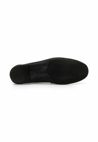 Suola di scarpa in pelle nera con una finitura liscia, caratterizzata da un motivo a grip testurizzato e una forma arrotondata. Dettagli minimi sul tallone.