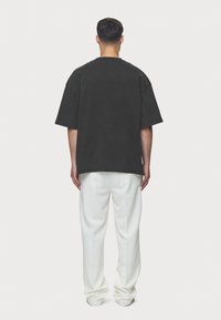 Pegador LOBOS BOXY TEE - T-shirts med print - vintage black