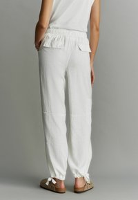 Next PARACHUTE - REGULAR FIT - Bukser - white
