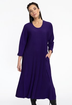 Strickkleid - purple