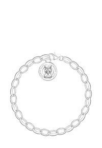 Silberarmband mit länglichen Gliedern und einem Anhänger in Bärenform, graviert mit "Thomas Sabo Charm Club".