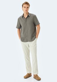 Koton SHORT SLEEVE - Vapaa-ajan kauluspaita - anthracite