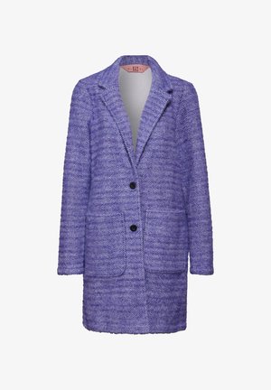 Manteau en pied-de-poule violet avec un col à cran, fermeture à un bouton unique et deux poches avant. Texture douce avec une coupe sur mesure.