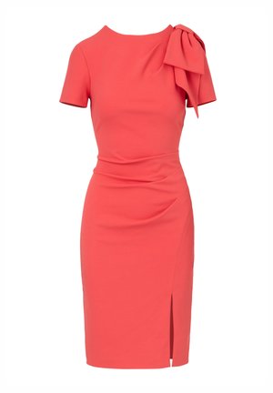 Koralowa sukienka z okrągłym dekoltem, krótkimi rękawami i kokardą na lewym ramieniu. Posiada dopasowaną sylwetkę i boczne rozcięcie.