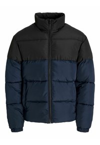 Steppjacke mit hohem Kragen, bestehend aus einem schwarzen oberen und einem marineblauen unteren Bereich, gesteppte Textur und mit Reißverschluss vorne.