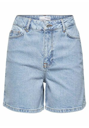Shorts en denim bleu clair avec une taille haute, dotés d'une fermeture à bouton, de passants de ceinture et d'un ourlet roulé. Coutures minimalistes et détails de poches.