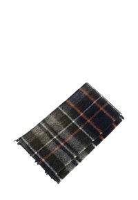 Složený vlněný šátek s kostkovaným vzorem v černé, šedé, námořnické modré a oranžové barvě na bílém pozadí.