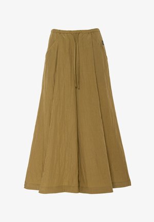 Svetlohnedé nohavice s širokými nohavicami a vysokým pásom, s elastickým pásom a sťahovacou šnúrkou na bielom pozadí.