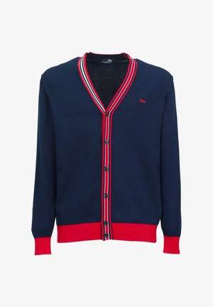 Marineblauer Cardigan mit roten, gerippten Bündchen und Saum; V-Ausschnitt; Fünf-Knopf-Verschluss; weiß-rot gestreifter Kragen; kleines, gesticktes Logo.